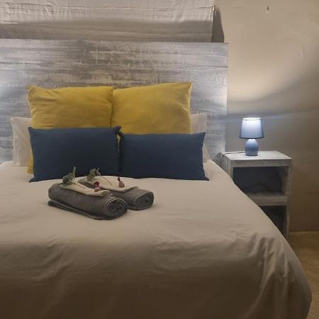 Large 1 Bedroom Cottage, 15 Min From Or Tambo Airport, With Backup Power And Water Germiston Ngoại thất bức ảnh