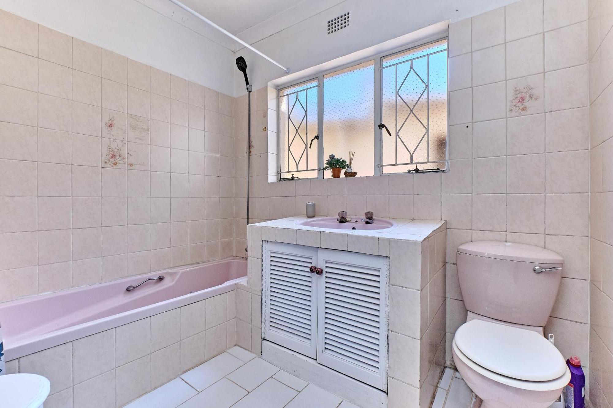 Large 1 Bedroom Cottage, 15 Min From Or Tambo Airport, With Backup Power And Water Germiston Ngoại thất bức ảnh